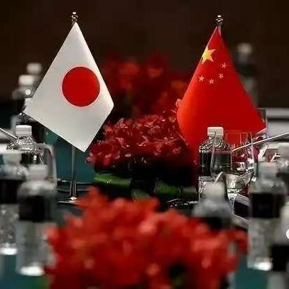 11月22日，英国《泰晤士报》报道:“中日关系紧张，香港以安全为由取消下月赴日青