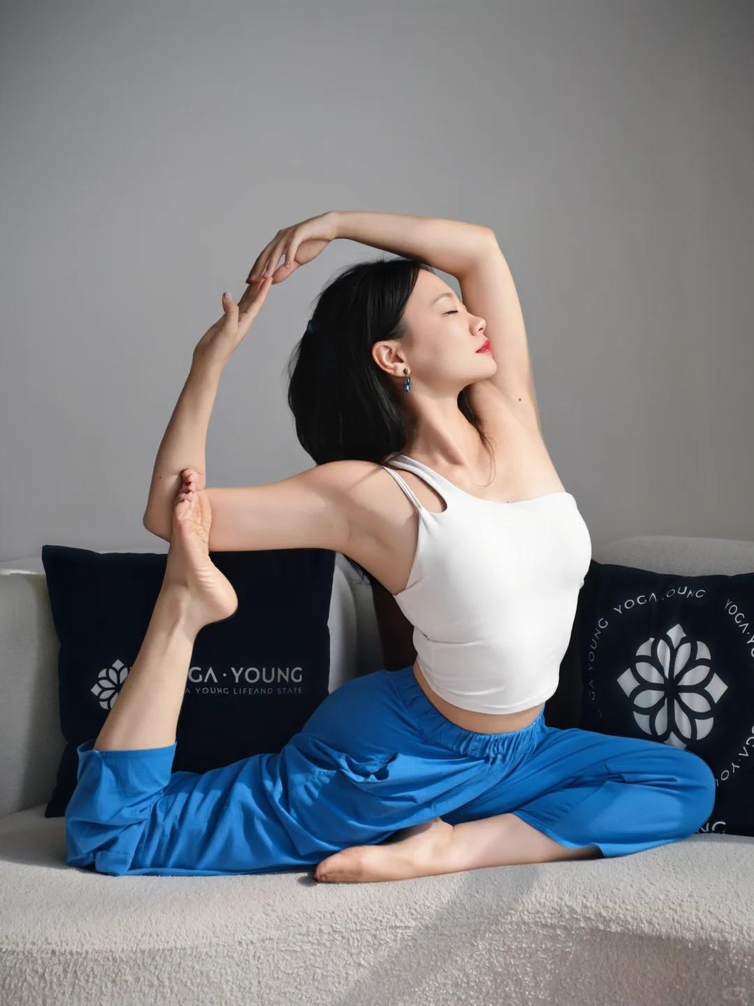 它舒展僵硬的肩颈，挺拔含胸的脊背，慢慢雕琢出柔和却有力的体态，让身姿轻盈挺拔，气