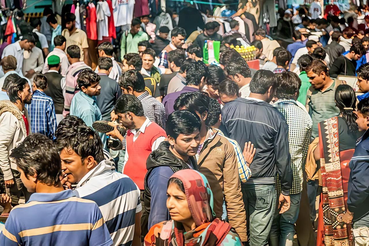 这个世界疯了！日本打算引进5万印度人才，俄罗斯要引进7万印度劳工，德国宣布