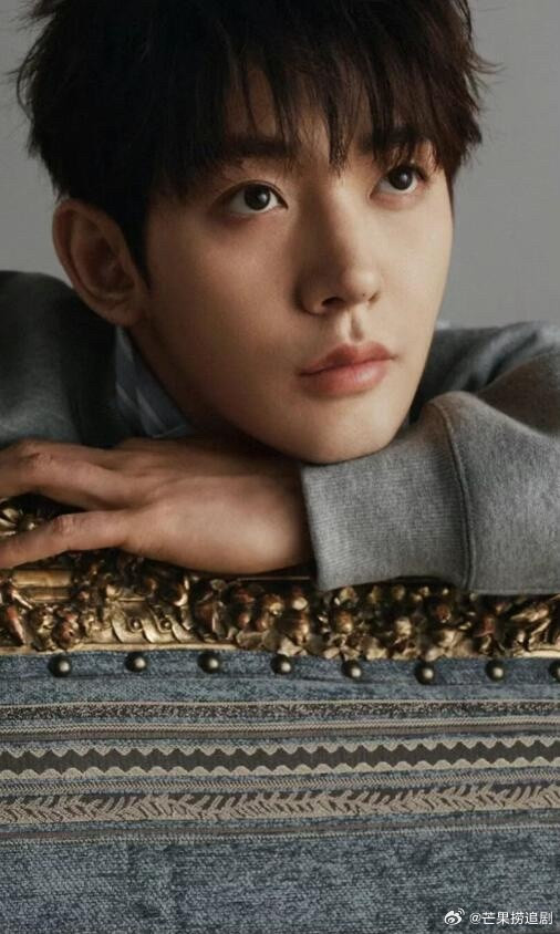 邓为这眼神太纯真了。。。