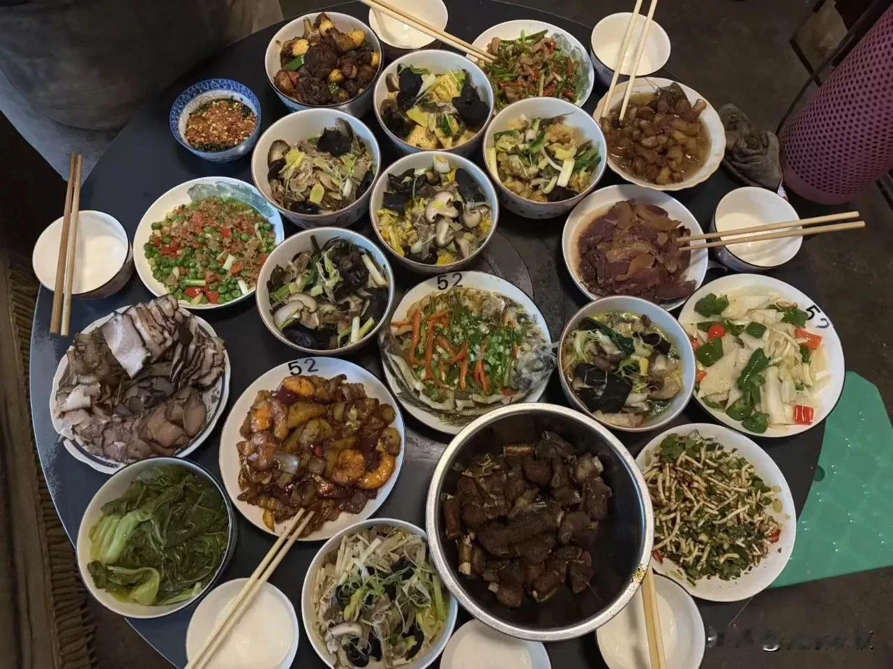 图组|威宁农村年夜饭，太家乡了[比心][比心]晒出年夜饭乡村振兴在威宁