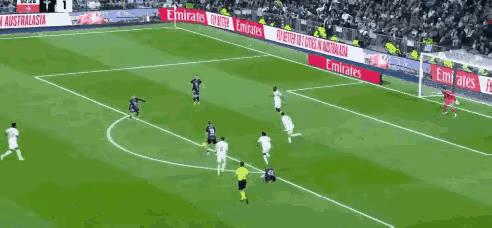 塞尔塔扯下皇马遮羞布，阿隆索命悬一线！在皇马主场伯纳乌，塞尔塔斯球员韦德贝利梅开