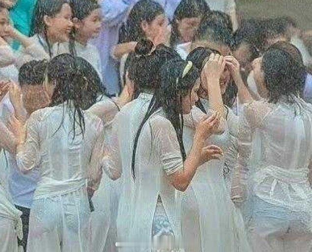 这是我一辈子都难以忘记的毕业典礼…