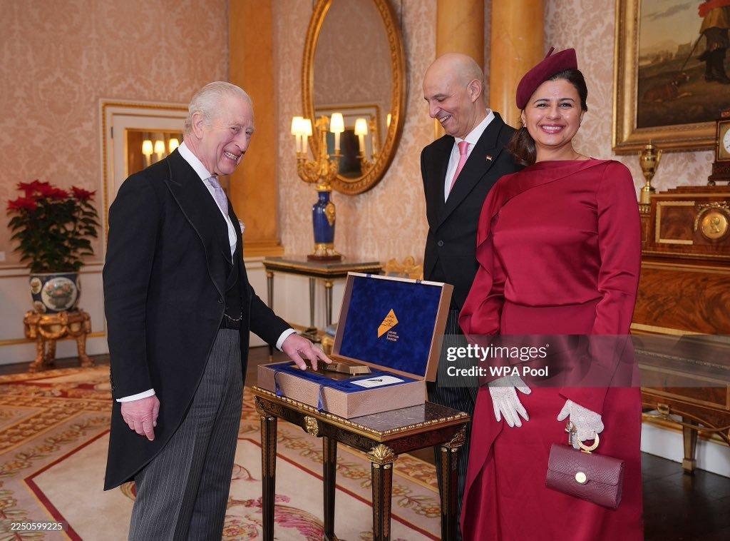 英国王室🇬🇧12月11日，查尔斯国王会见埃及驻英国新大使AshrafSw