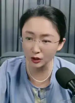 吃瓜盟主真的是惊呆了我，跟西方的地平说一样，只是我想不到还有无数的人感觉她说的很