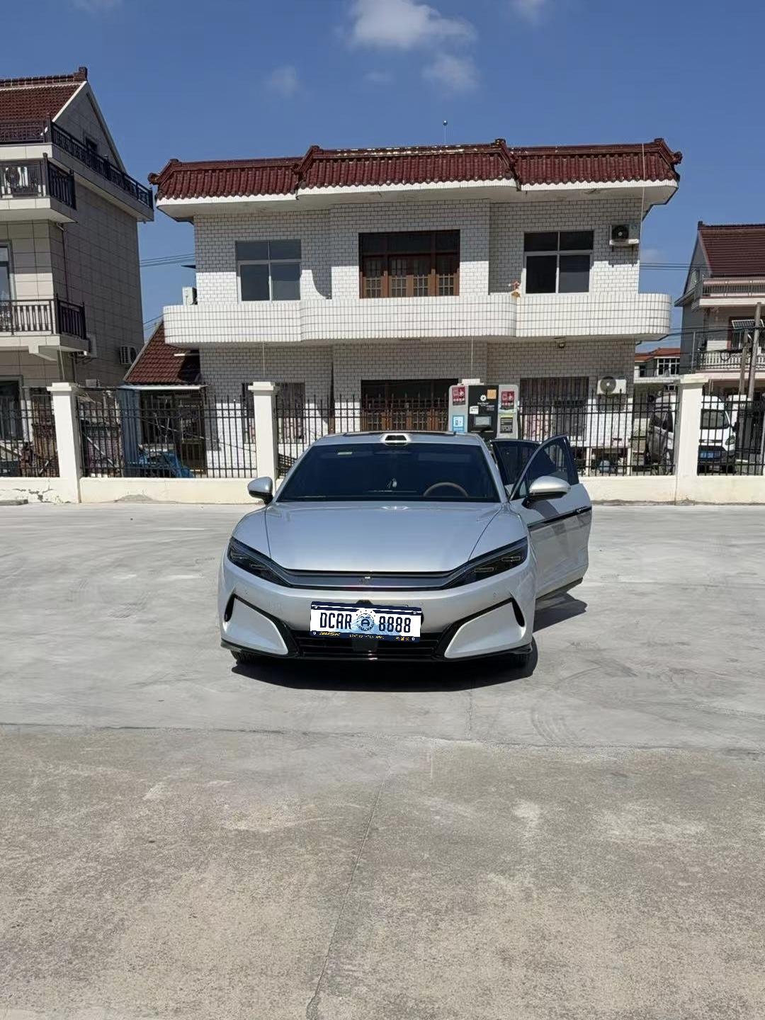 作为汉LEV车主，今天用大白话跟大伙儿唠唠这车藏着的实用功能。这些功能不是说