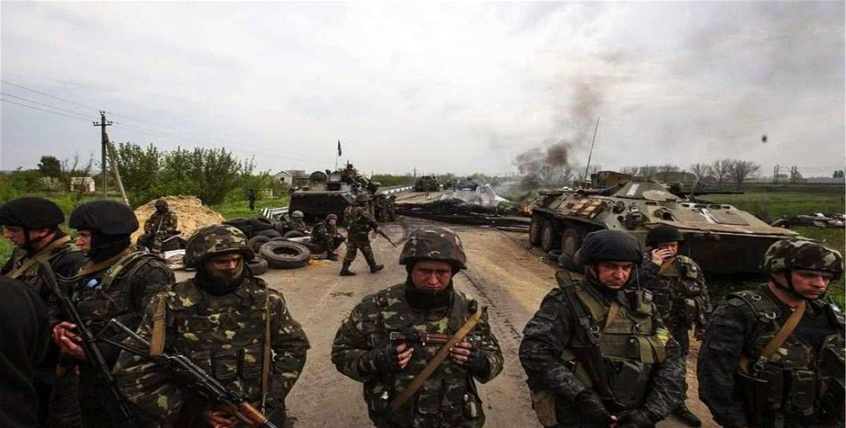 俄乌冲突，把很多人心里的现代战争图腾全部干碎了。现代战争就是靠隐形飞机和高精度