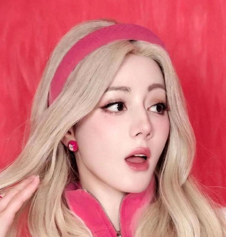 迪丽热巴，太糟心了！ 原本万众期待的巴黎时装周迪奥大秀，是她作为品牌全球大使