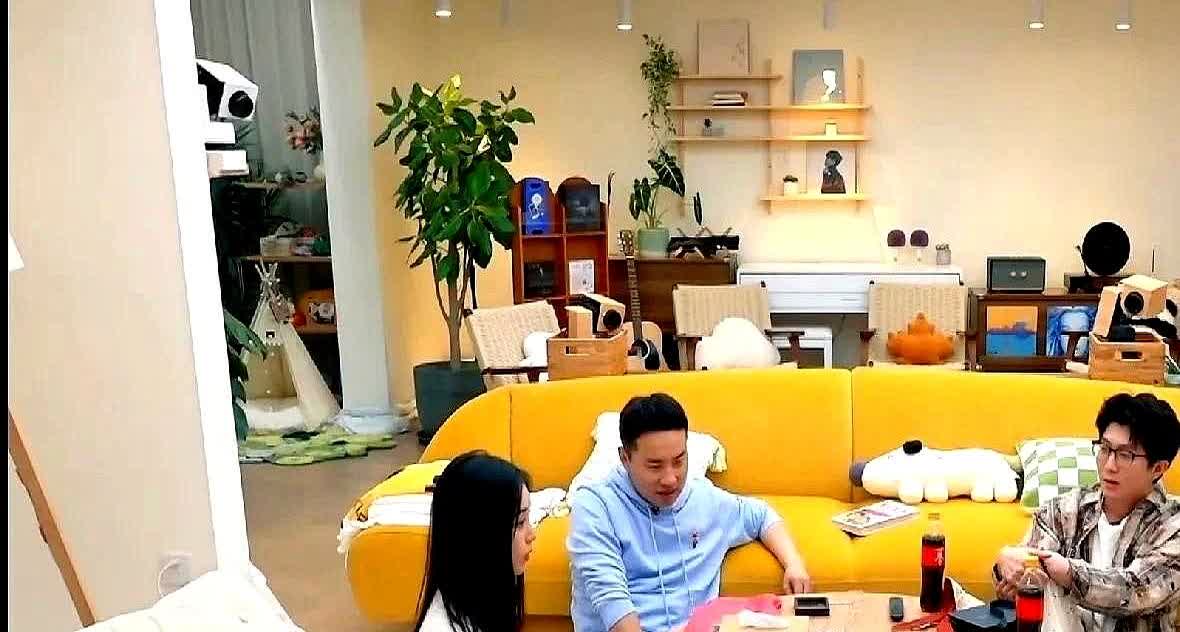 徐艺洋：“黄子韬每次和我吵架都会说分手，第一次我信了，然后他来给我道歉，说是气话