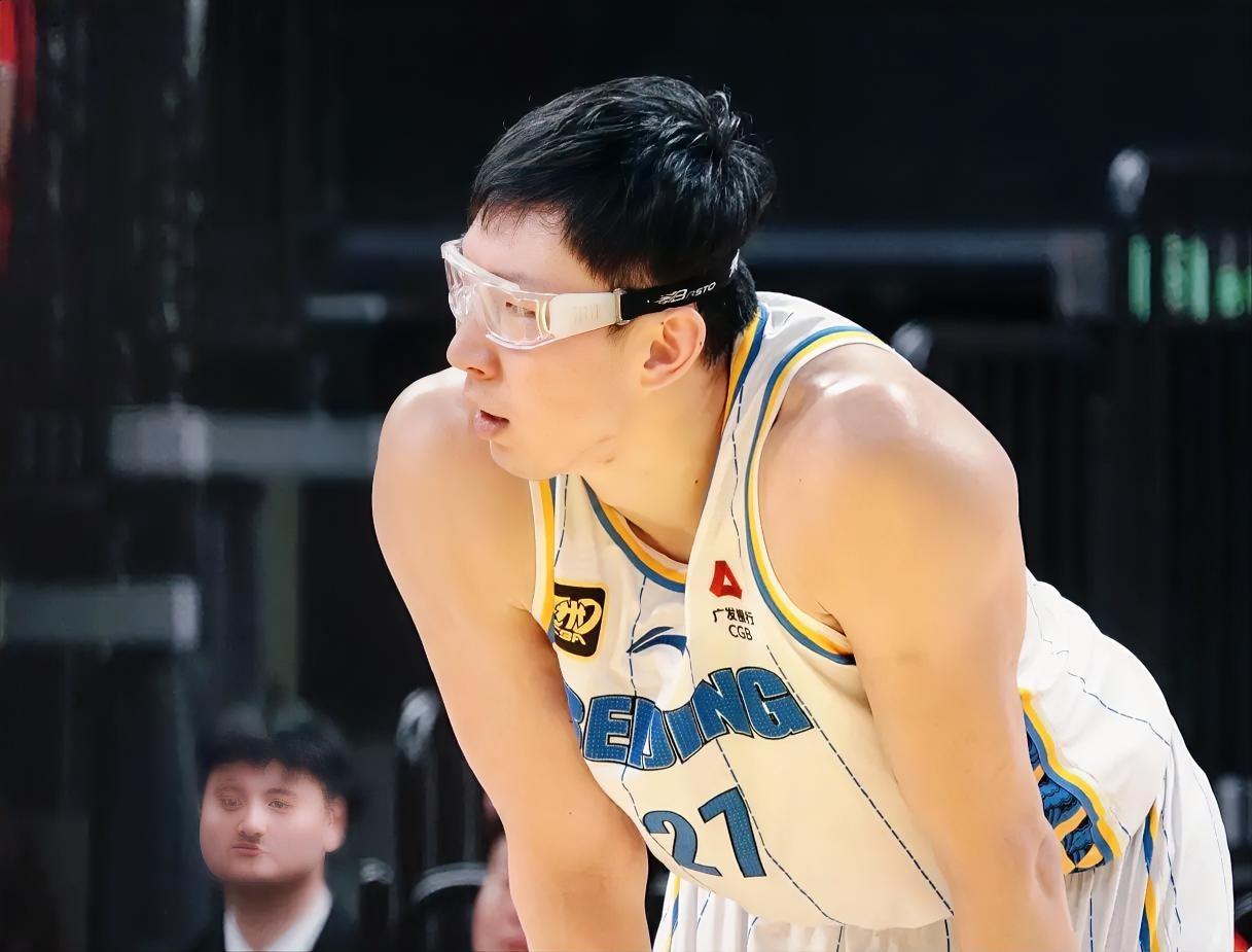 太精彩了，北京99-88胜上海！扳回一城，这五位球员功不可没！1. 陈盈骏