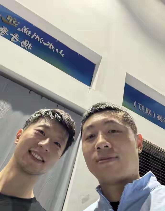 许昕今晚肯定是睡不着的。为啥？马龙一个电话，他就去了。整个国家队那么多人，