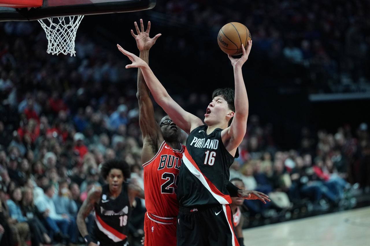 背靠背比赛！杨瀚森的体能又出现了明显问题！杨瀚森在对阵公牛比赛中背靠背登场，