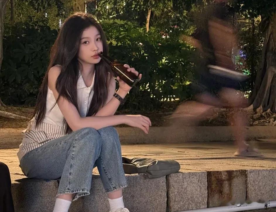 许凯你个碎嘴子，到底背后吐槽了多少人...​​​这下好了，被许荔莎给坑了吧！