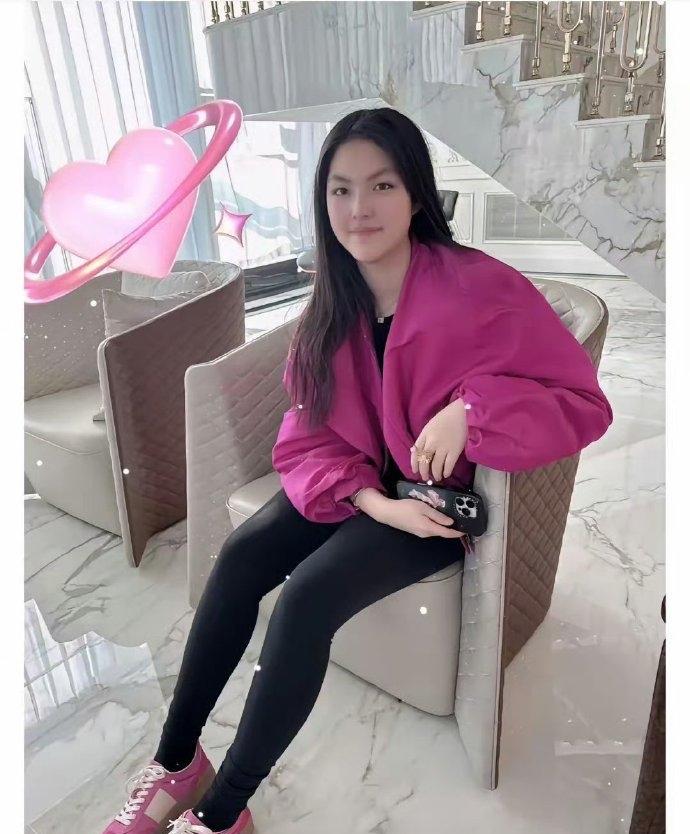 王诗龄，鞋子好漂亮。