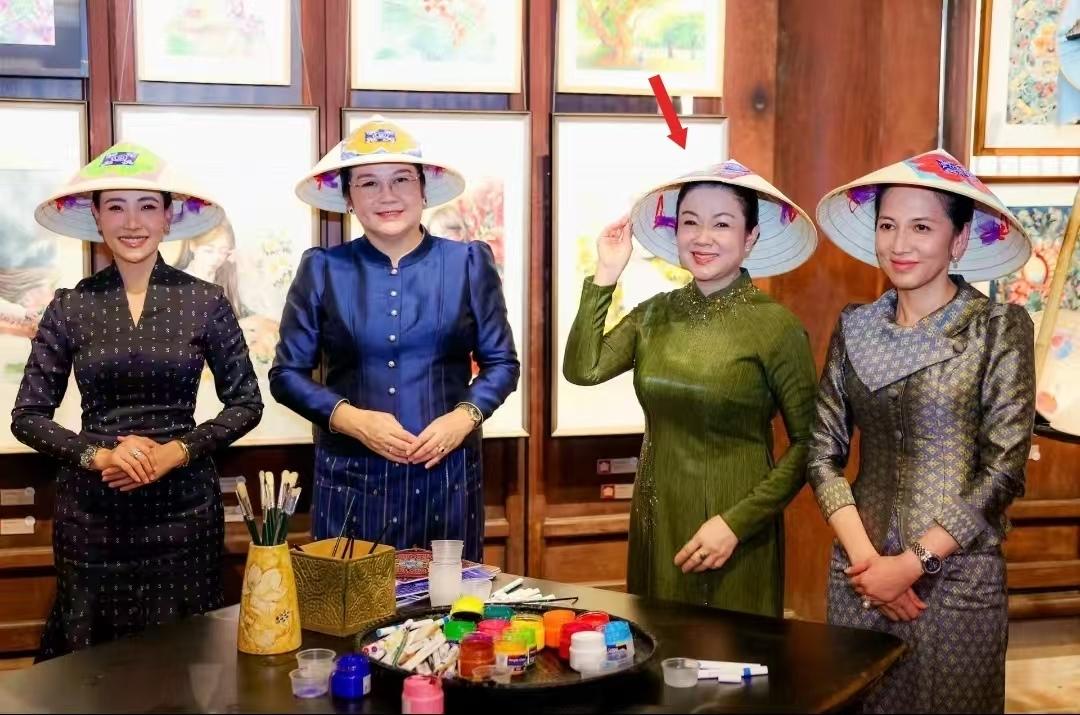 越南总理黎明兴的夫人陶氏碧水首次亮相！黎明兴今年4月接替范明政当选为越南总理