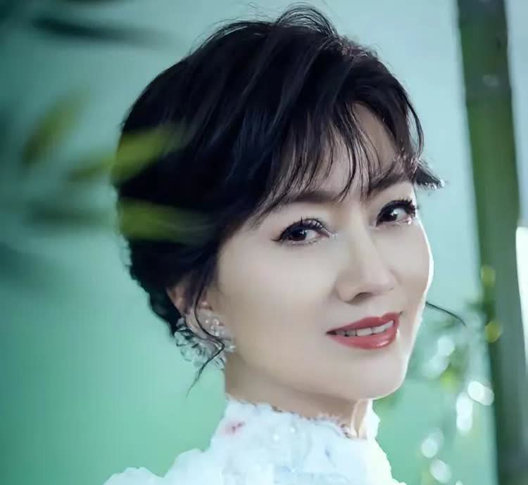 赵雅芝，你糊涂啊，叶童都发声了两天了，你还保持沉默，难道你觉得