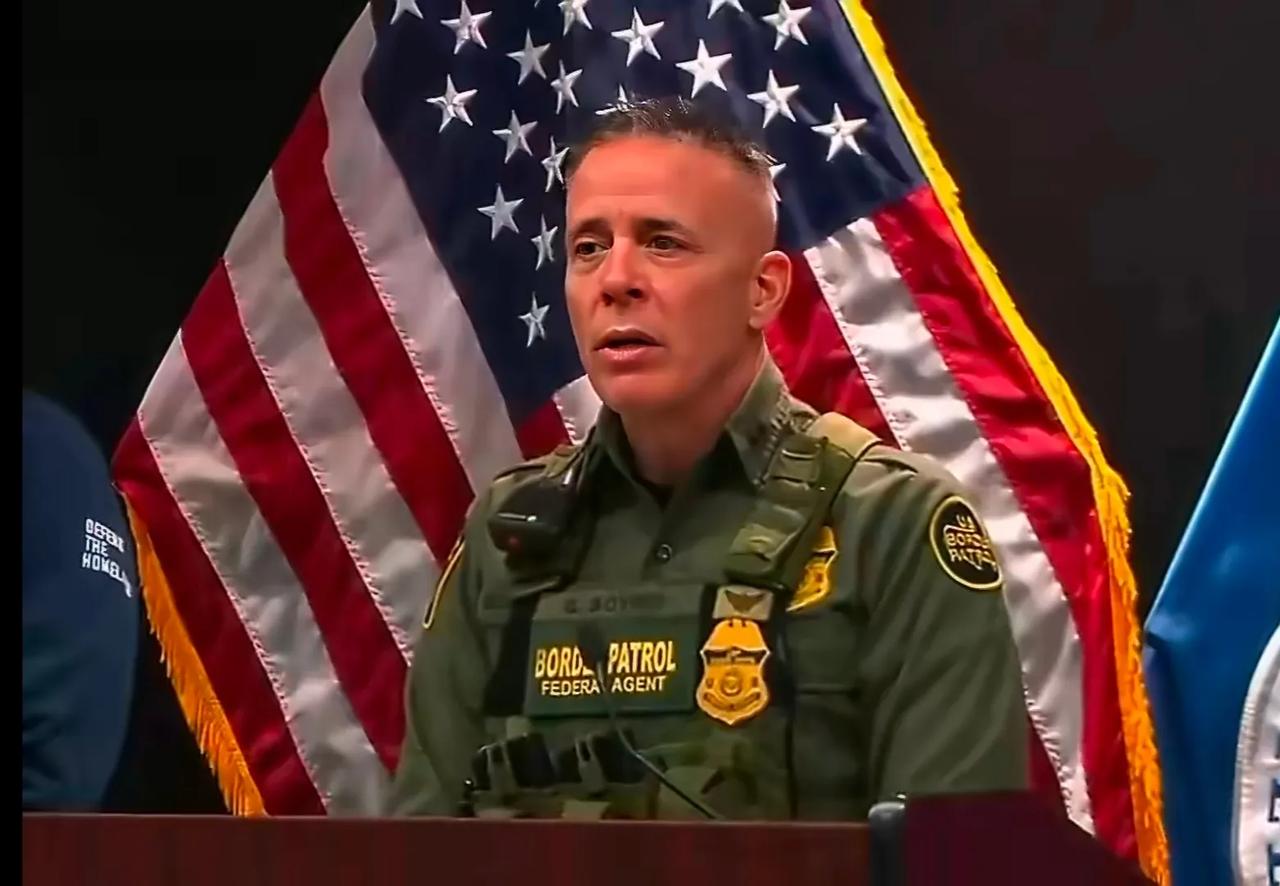 美国《大西洋月刊》报道称，格雷戈里·博维诺被解除了边境巡逻队特派指挥官的职务，重