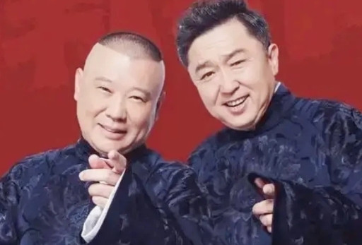 郭于顺利抵达南非，当地华人拉横幅接机！昨日，郭德纲、于谦带队开赴南非约翰内斯堡