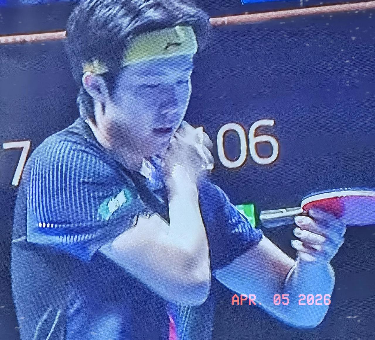 第3局，王楚钦前半程还是一直领先，但比分未拉大差距，雨果紧咬追平比分6-6。关键