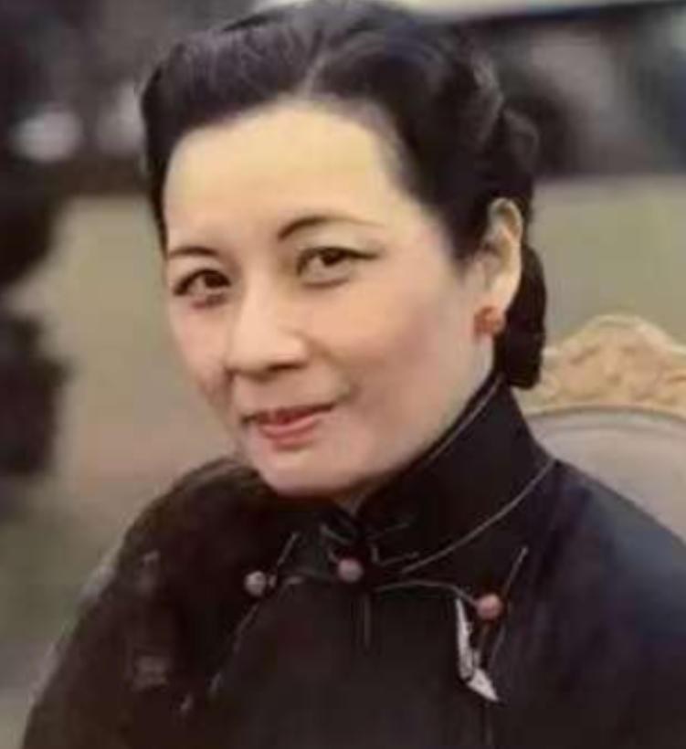 宋美龄长得美艳动人，为啥老蒋却和她分床30年？原因是她的怪癖，每一个都让老蒋苦不