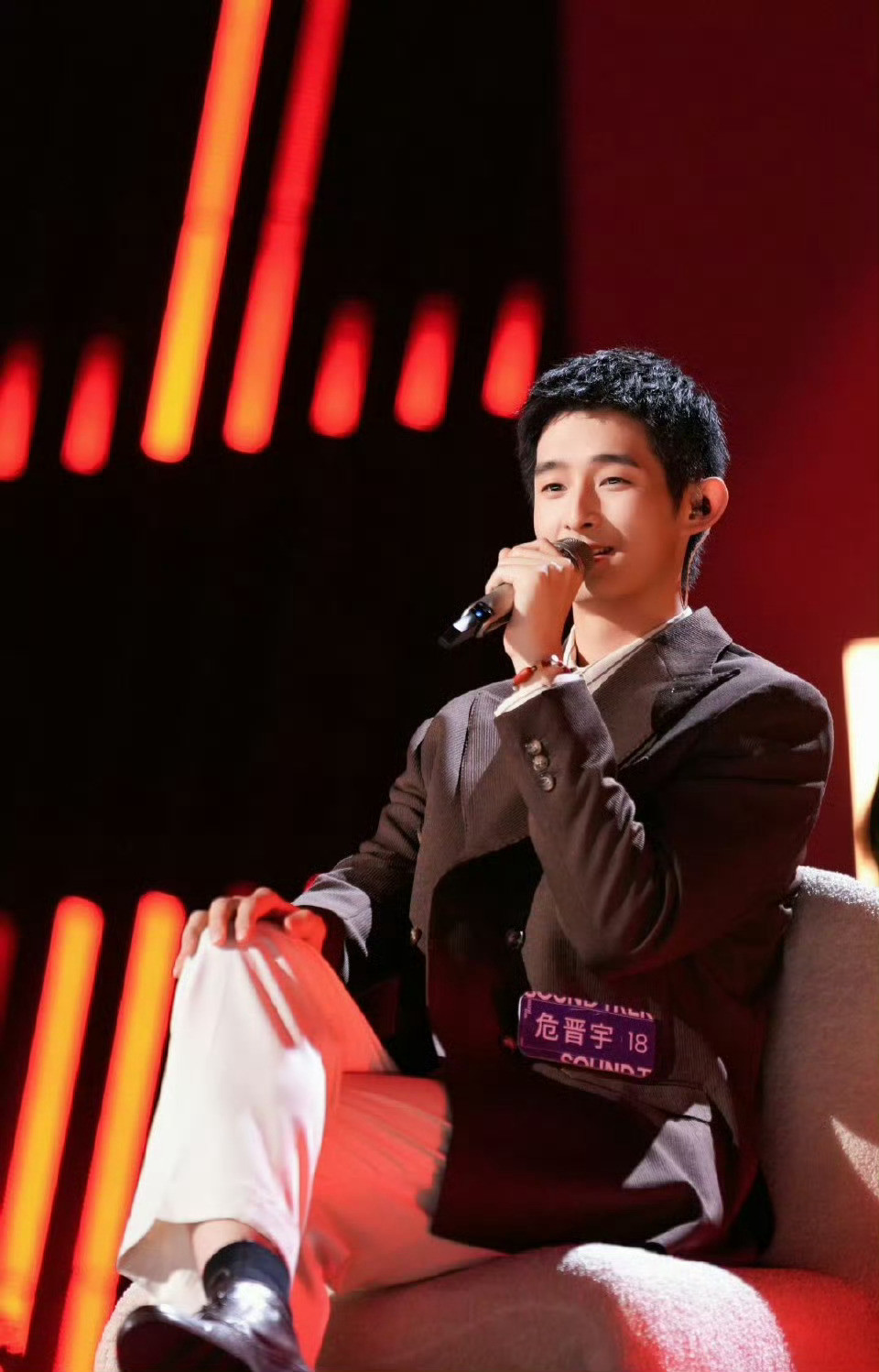 檀健次恭喜危晋宇夺冠檀健次：恭喜夺冠，谢谢你喜欢这首歌，未来继续加油。声鸣远扬