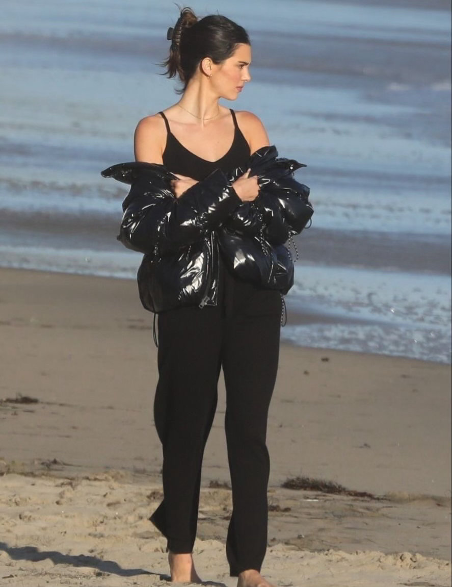 为alo拍摄秋冬广告的肯豆KendallJenner。