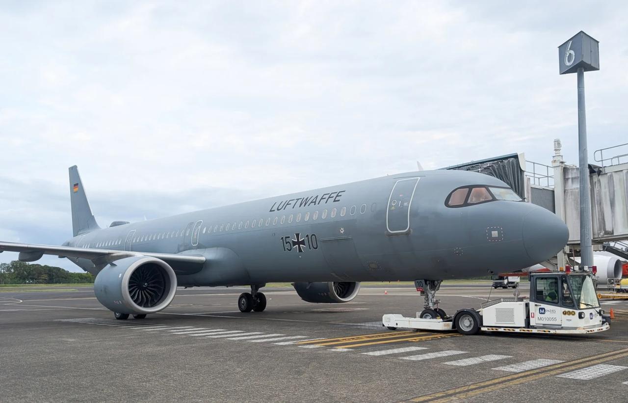 伪装成墨镜侠的军用空客A321NEO罕见的德国空军A321降落本场加油，低可视