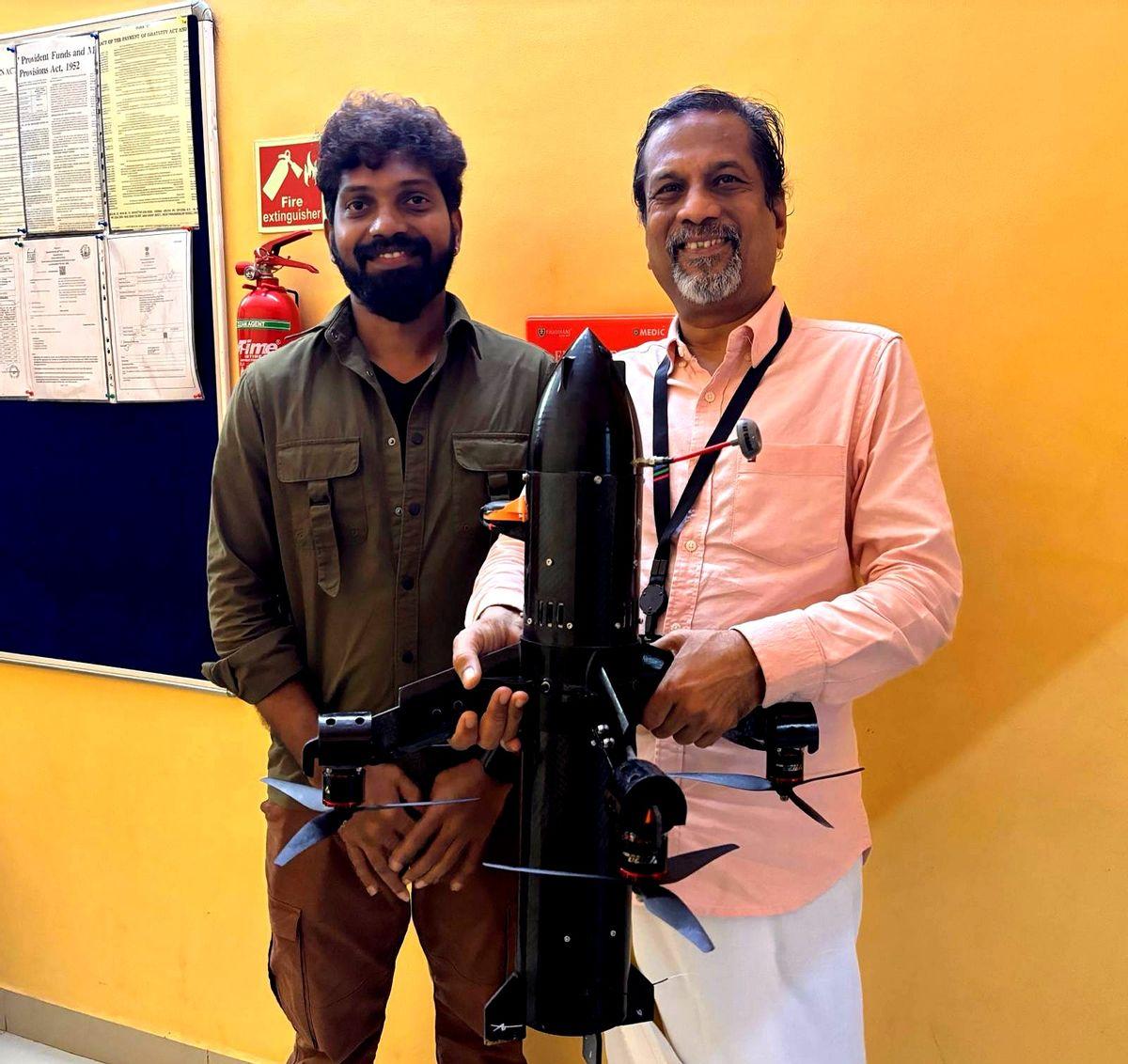 你敢信？印度人搞出VTOL无人机了。不是哄小孩的玩具，是真能挂弹、能察打一体