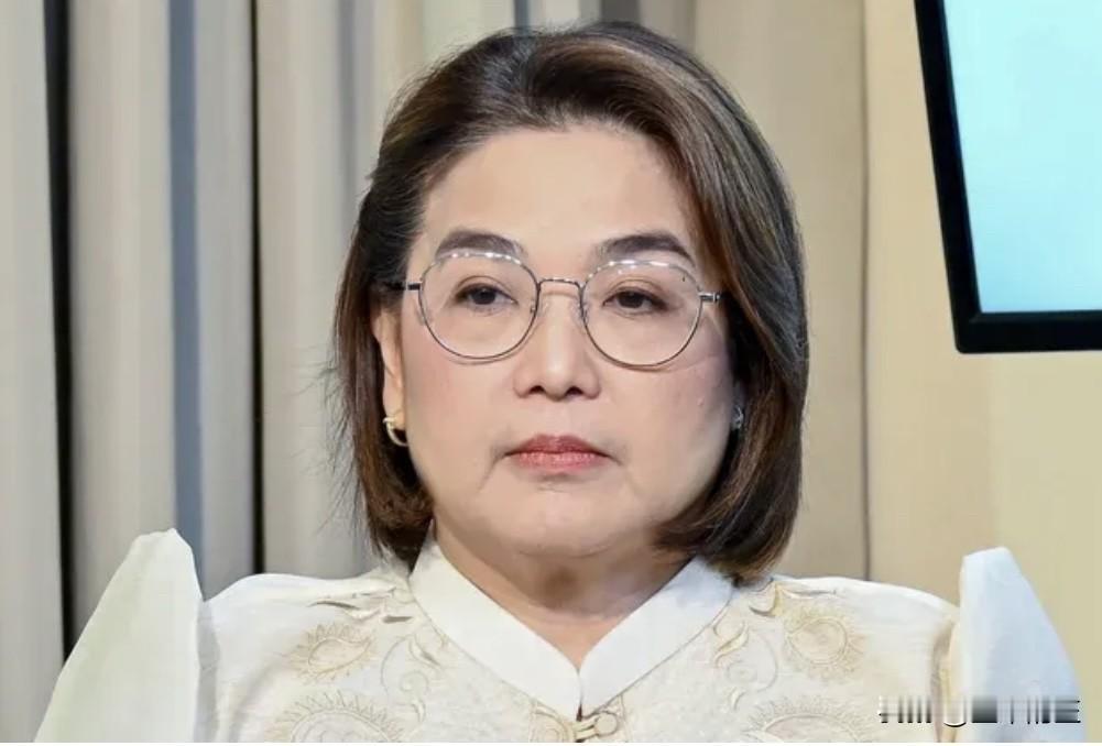 菲律宾外交部周四表示，正就总统府新闻官克莱尔·卡斯特罗在小马科斯总统访问加拿大期