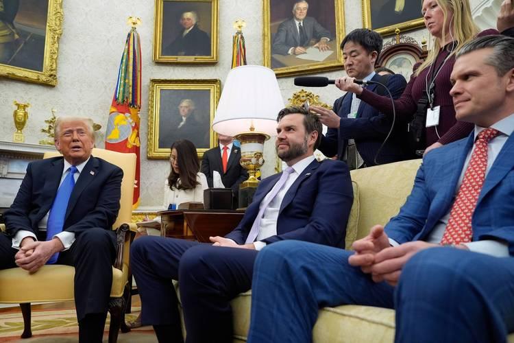 美：老弟呀！听说你们要搞大阅兵？熊猫：九三阅兵，关你啥事？美：我也想来看看