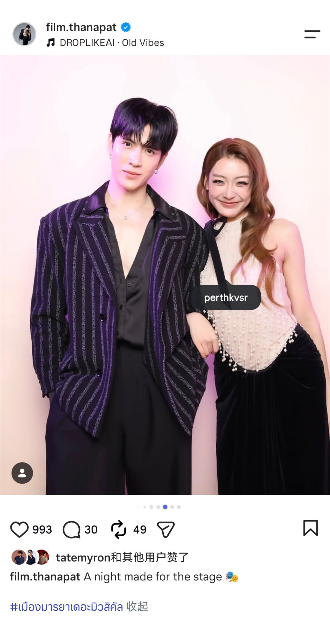 哥妹一人发一张合照呢开心了🥰