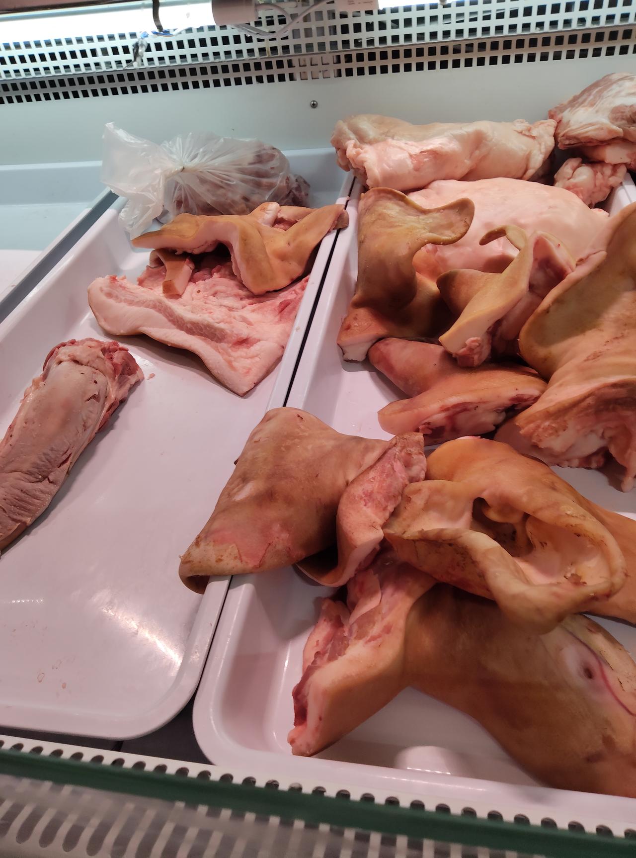 听专家说猪肉有望在下半年来一次新的洗牌，不管猪肉怎么洗牌，对我们的影响并不大，反