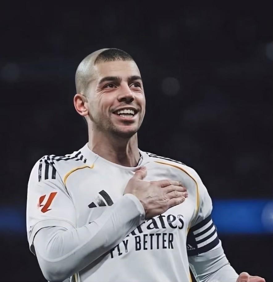 巴尔韦德今晚化身罗纳尔多，上半场把曼城的后防线踢的是千疮百孔。买对彩票的这些个球