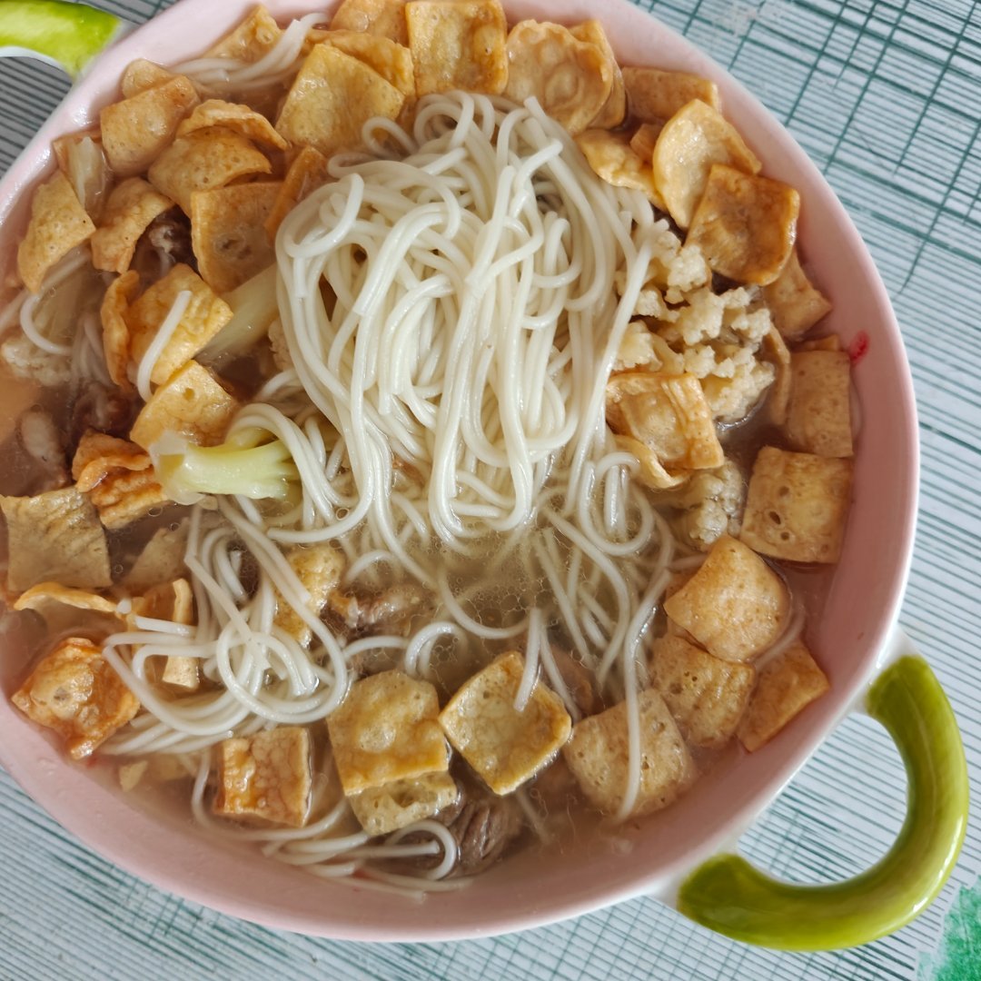 下班茴来啦我的早餐来啦煮了一碗面条🍜吃完睡觉去了