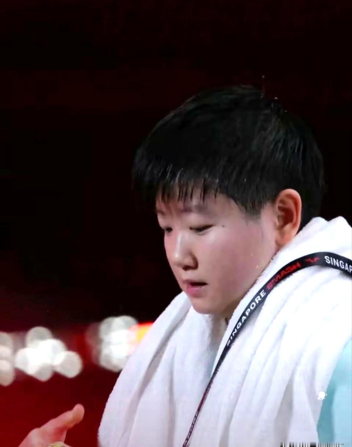 孙颖莎这回直接被国家队医疗组“接管”了，真不是回家歇歇那么简单。听说她的核磁