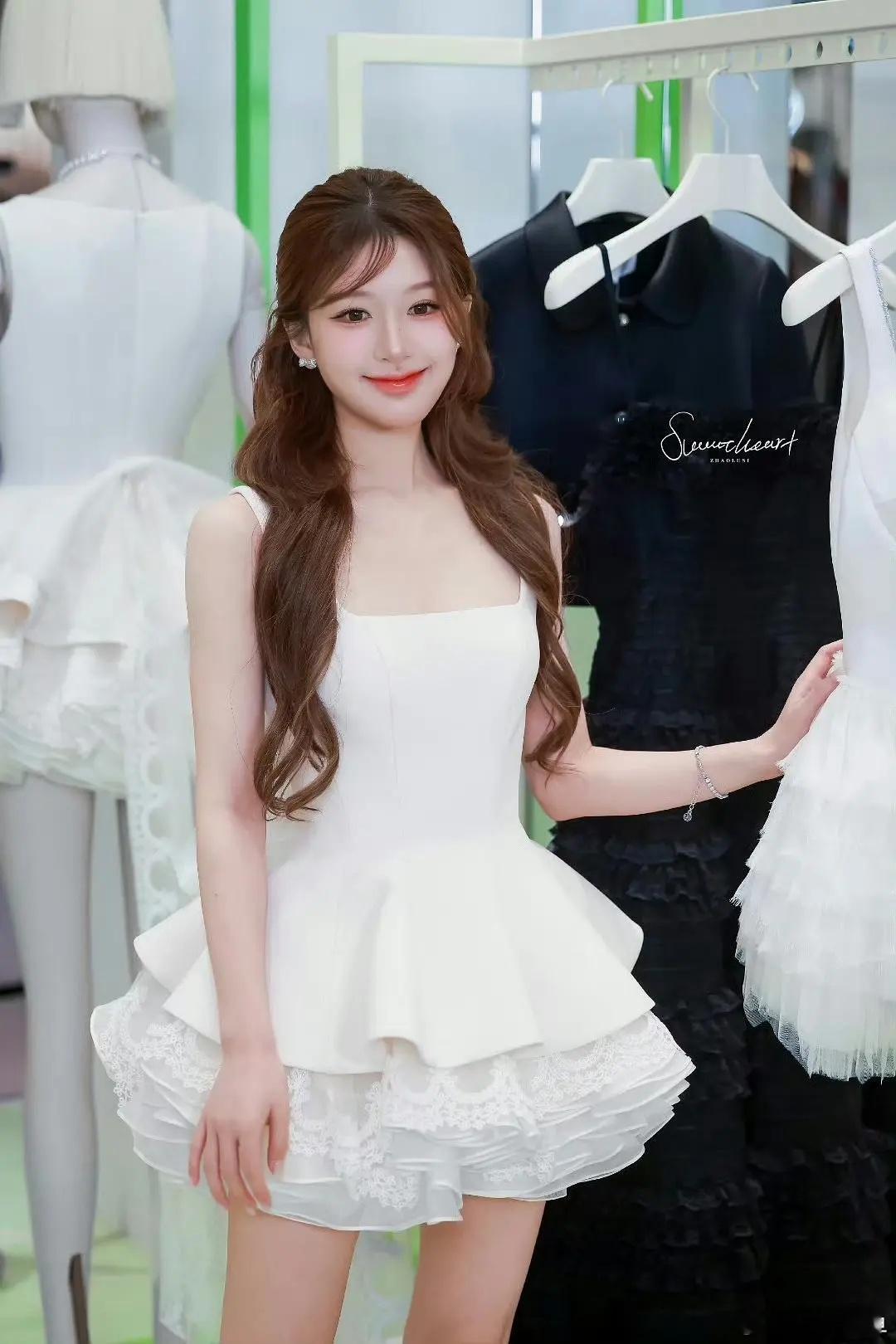赵露思美商很低。招不到人吗？还是自己全权啊