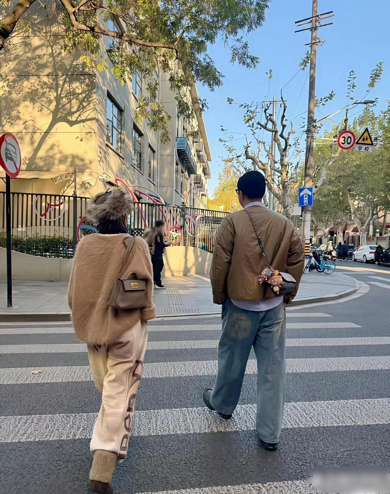 杜海涛对吴昕的喜欢真的是藏不住了，每次和吴昕在一起，杜海涛真的是肉眼可见的开心，