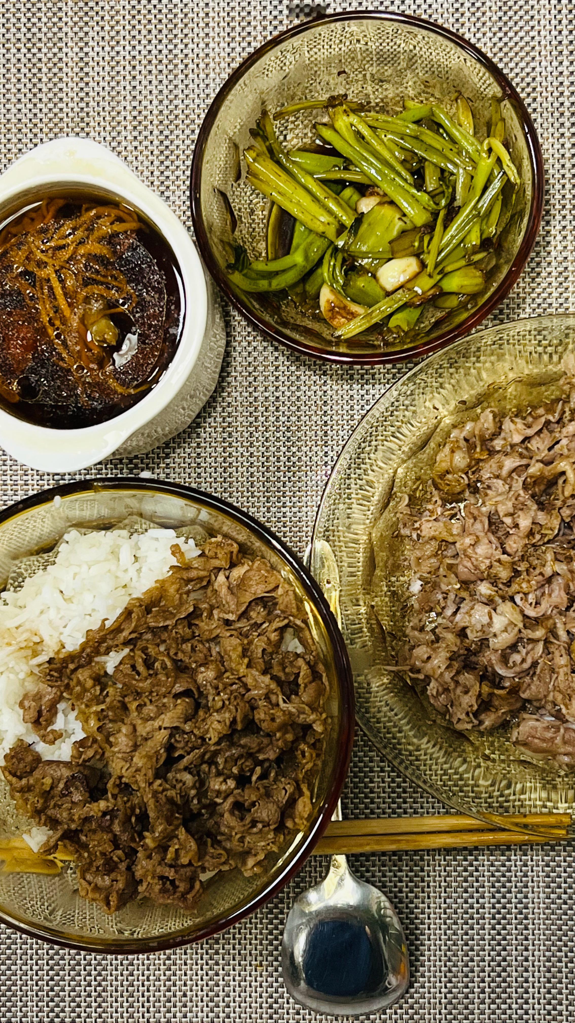鸽子汤、空心菜、肥牛盖饭、高钙孜然羊肉！出差一周，全是快餐！我回来给老大补补！可