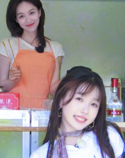 虞书欣真的…每次合照同框必败