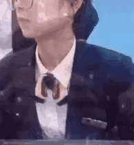 余额震惊了银行小姐姐。看小姐姐的表情余额得上亿。的确是，在现实生活中你看到一