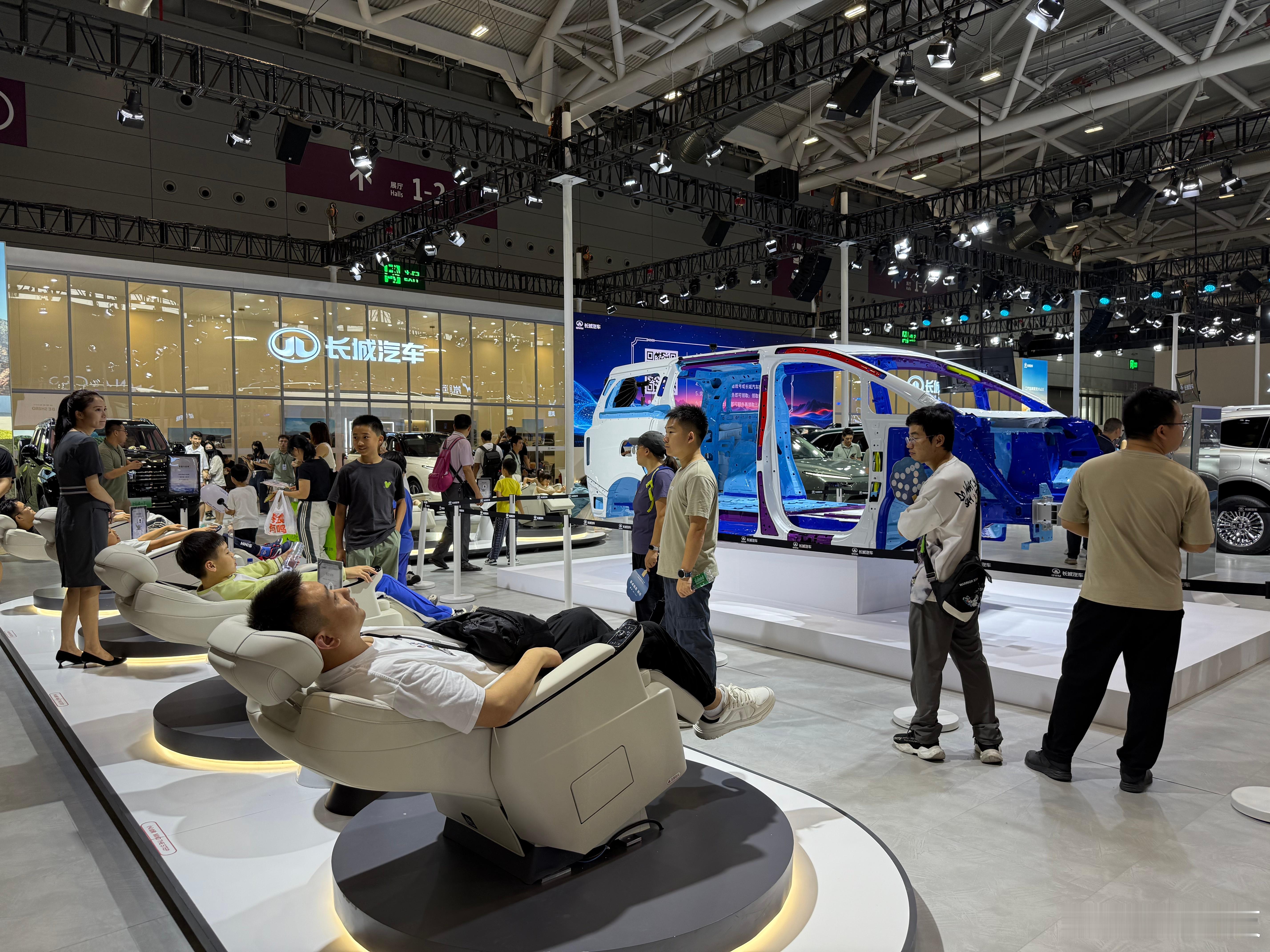 牛丸科技带你逛2025粤港澳大湾区车展｜魏牌高山在粤港澳大湾区车展上，魏牌全新高