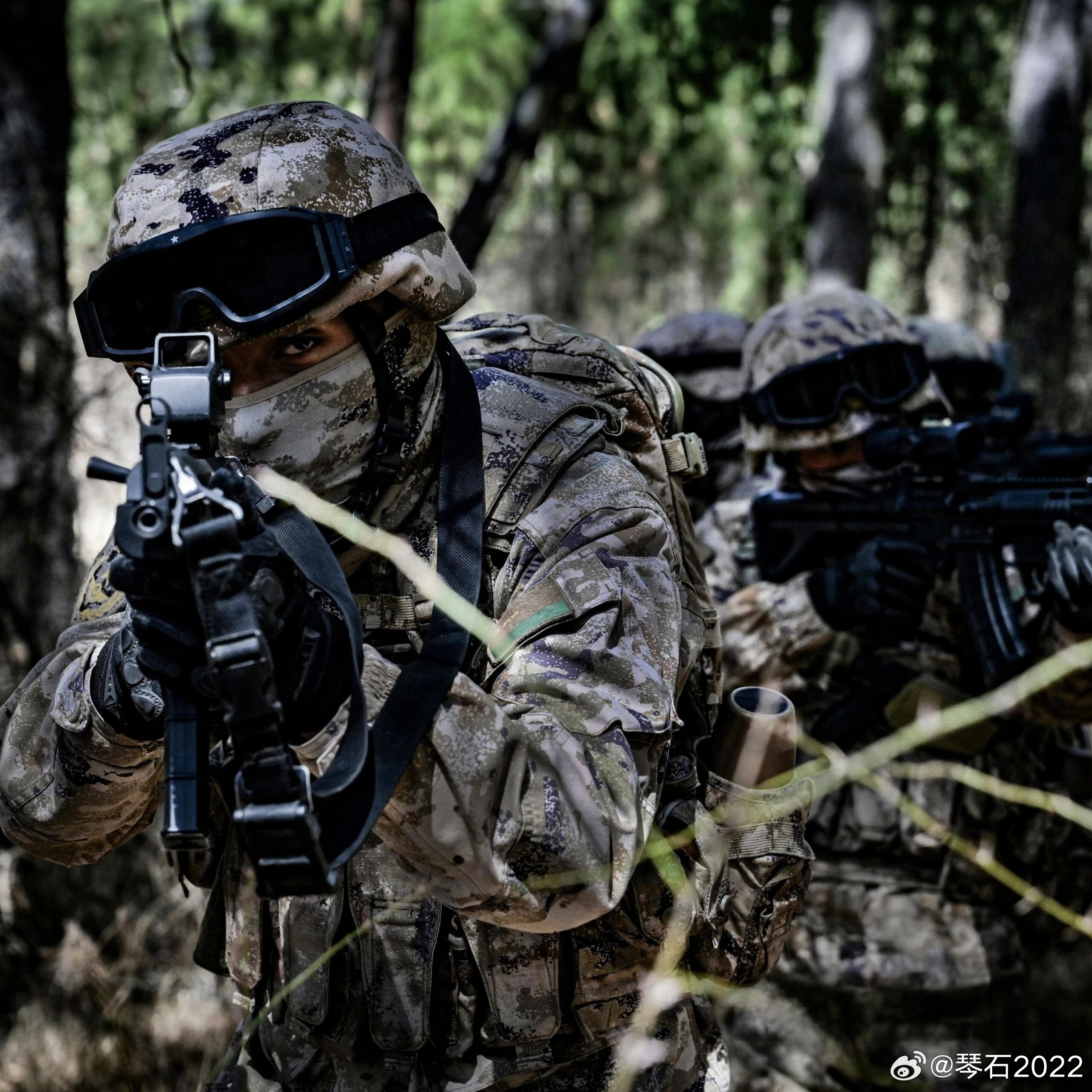 陆战精英大片即视感，要是有重甲就更棒了。陆军老大哥烽火问鼎计划中美军事力量