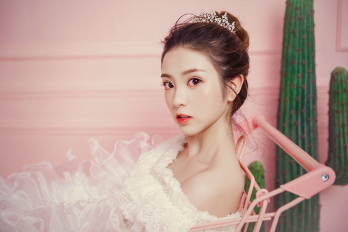 【田曦薇】我家公主田儿👸🏻这个时候还没满19周岁美的惊为天人