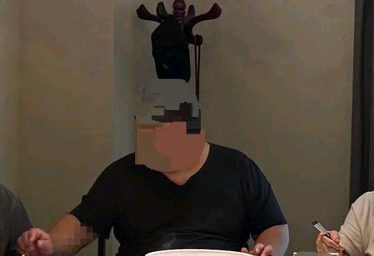 36岁、体重260多斤的河南新乡男子李江，为了减肥做了切胃手术，却付出了生命的代