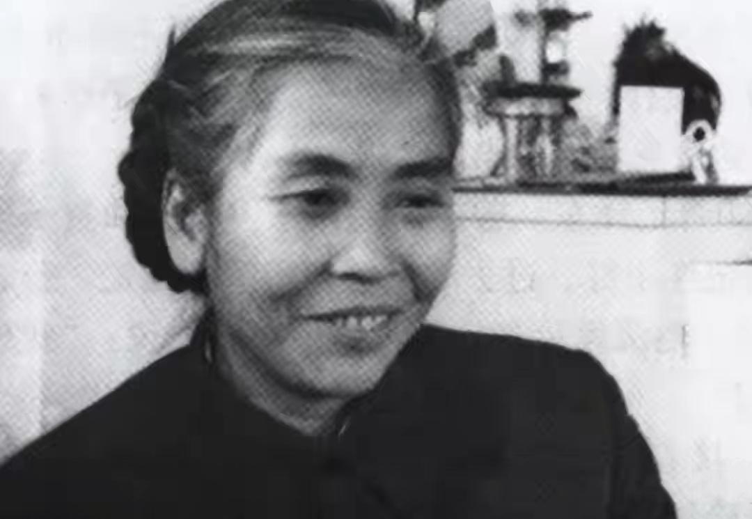 1984年，贺子珍在上海病逝，有人提出就地安葬，哥哥贺敏学说：怕是你我都做不了主
