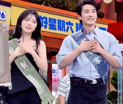 娱乐圈最真实又好笑的反差名场面，被谭松韵和刘学义完美演绎了：谭松韵曾公开坦言，刘学义戒碳水减肥那段时