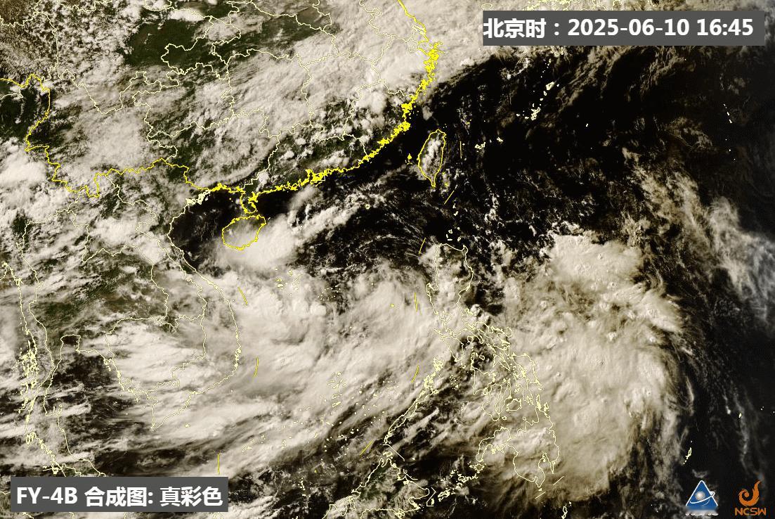 【台风】从今晚云图看，南海低压的结构依然不对称，外强中干，空心化，呈现季风低压的