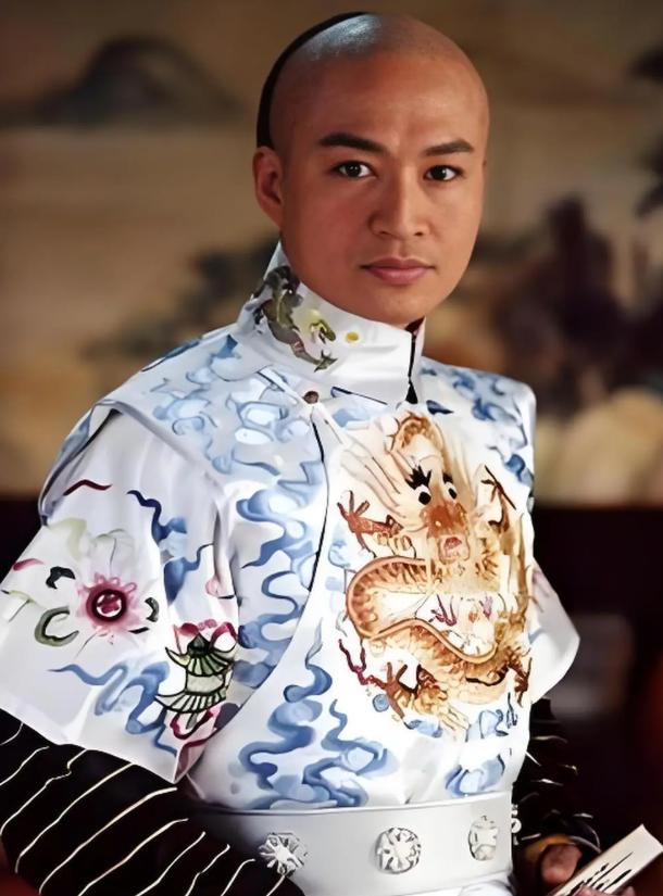 多尔衮39岁暴毙之谜终揭开，清史专家：并非患病，这里面大有文章。征战四方的“睿亲