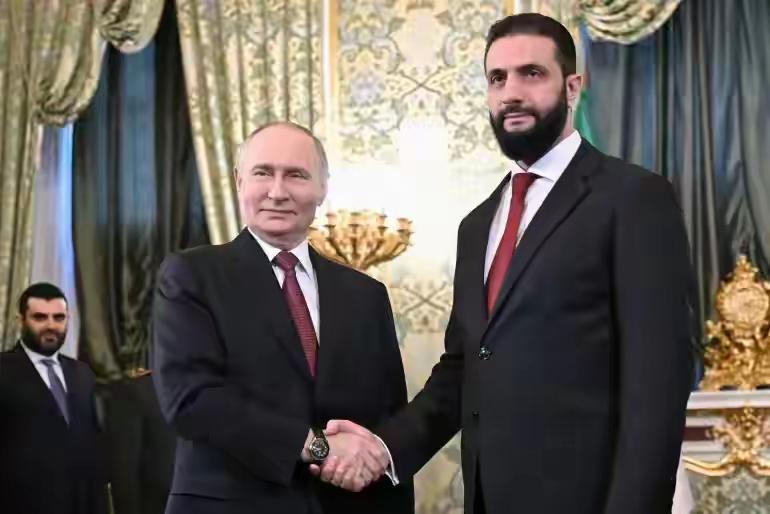 网友说，2016年土耳其反对派武装本来可以推翻土耳其总统埃尔多安，直接炸死他。是