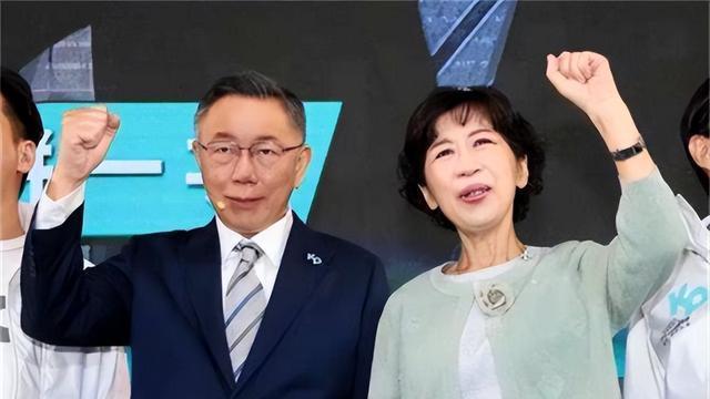 民众党爆“入党”潮, 第二个柯文哲冒头, 台党团开始罢免